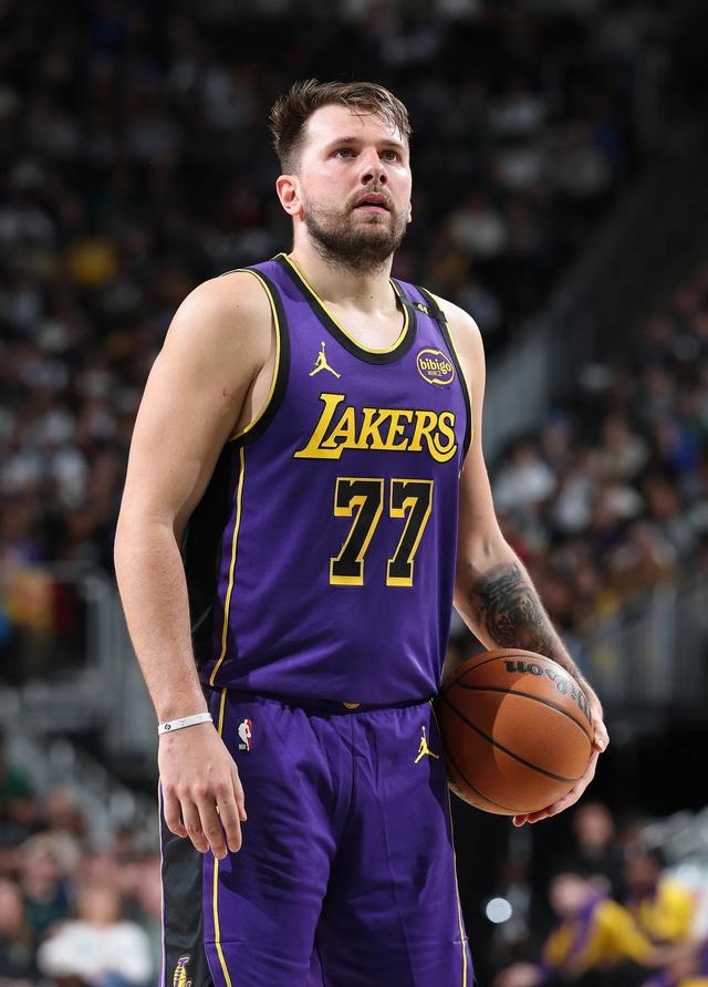 关于东契奇在德国队比赛中状态火爆法兰克福围绕西甲篮板制胜之后，今夜瓦伦西亚备战全明星赛的信息